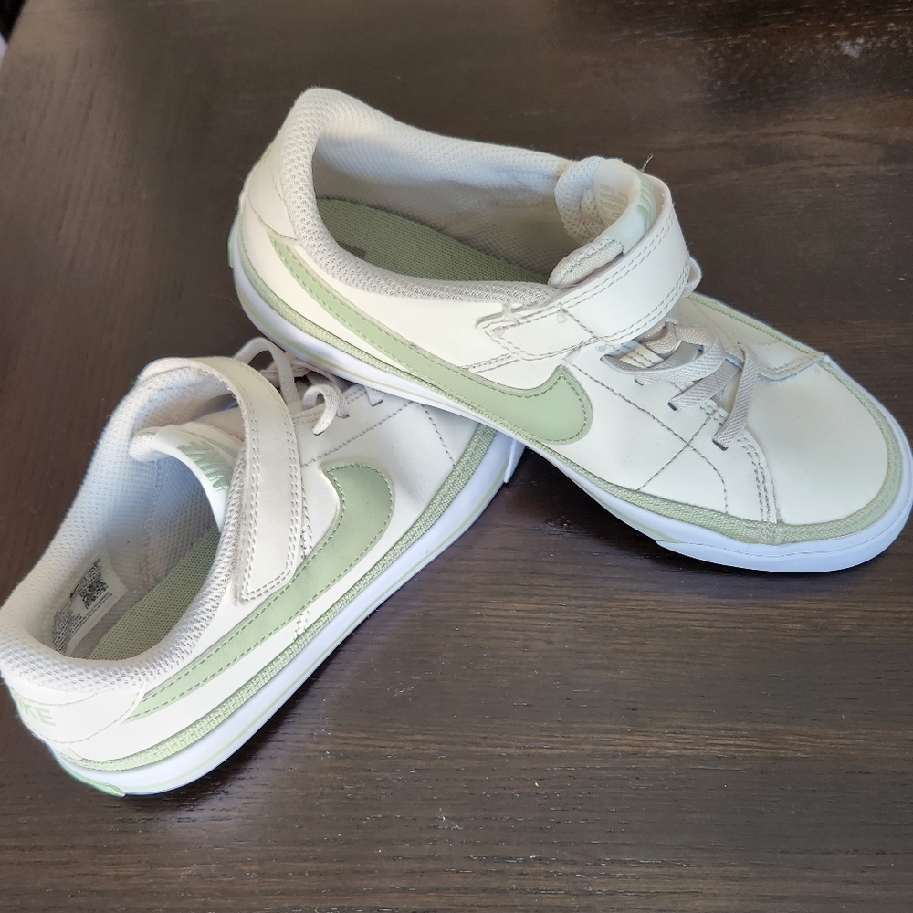 Nike Kids Cream and Light Green Sneakers